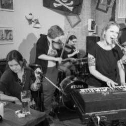 Демоны Анны-За руку