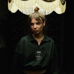 Radmila Maro - В Питере всегда на репите дождь