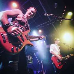 U Are-Smash  the  hive