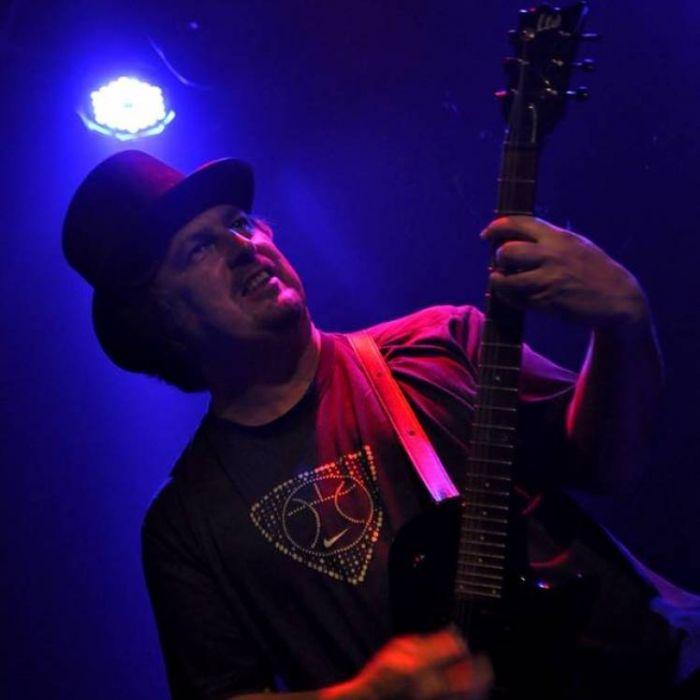 Гильгулим-Ночь улица фонарь аптека