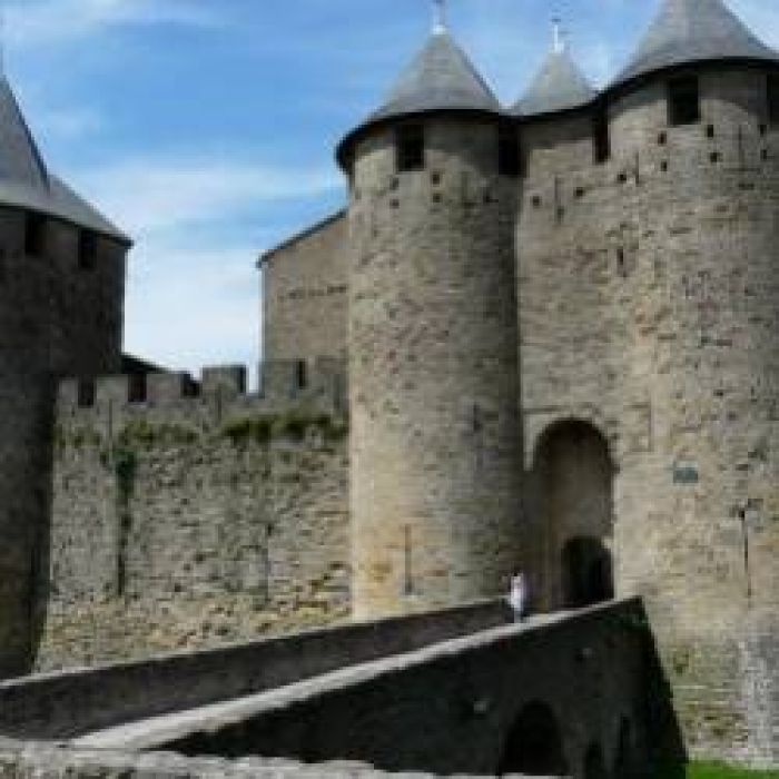 ПОСТ- МОСТ-Замок Короля