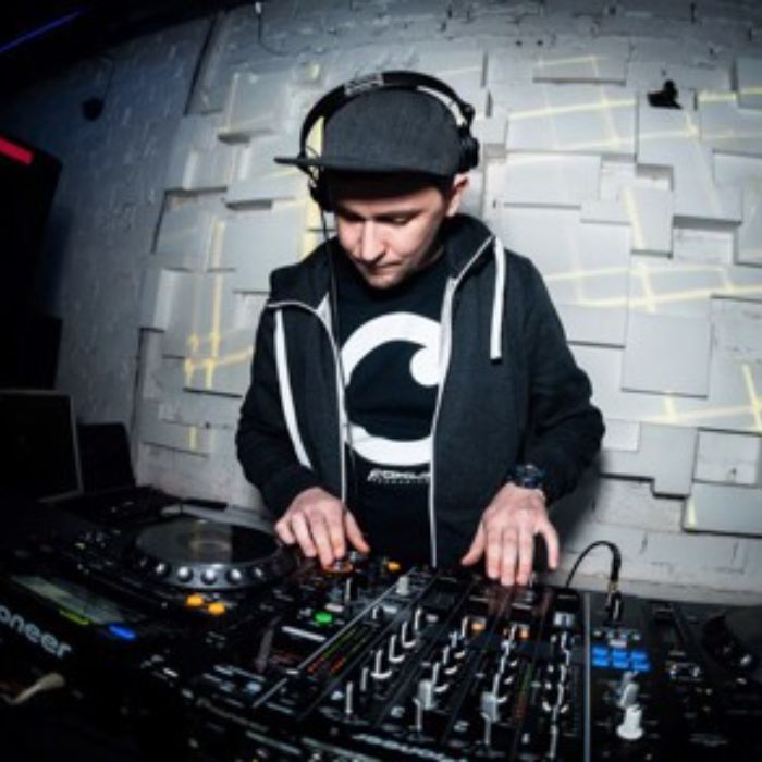 Seathasky & Nelver - Contact