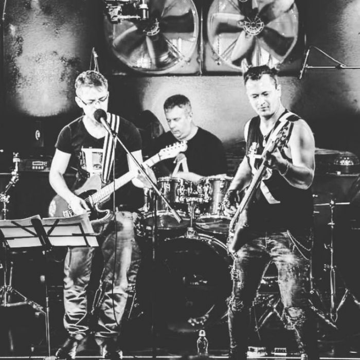 U Are- Мир теней